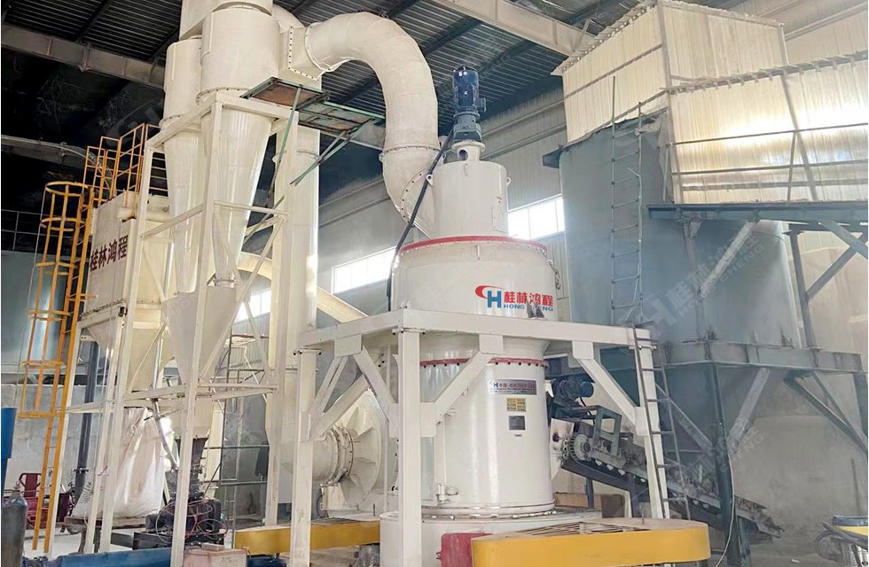 工業(yè)白泥用什么機器磨粉:HCQ1500白泥磨粉機現(xiàn)場圖片