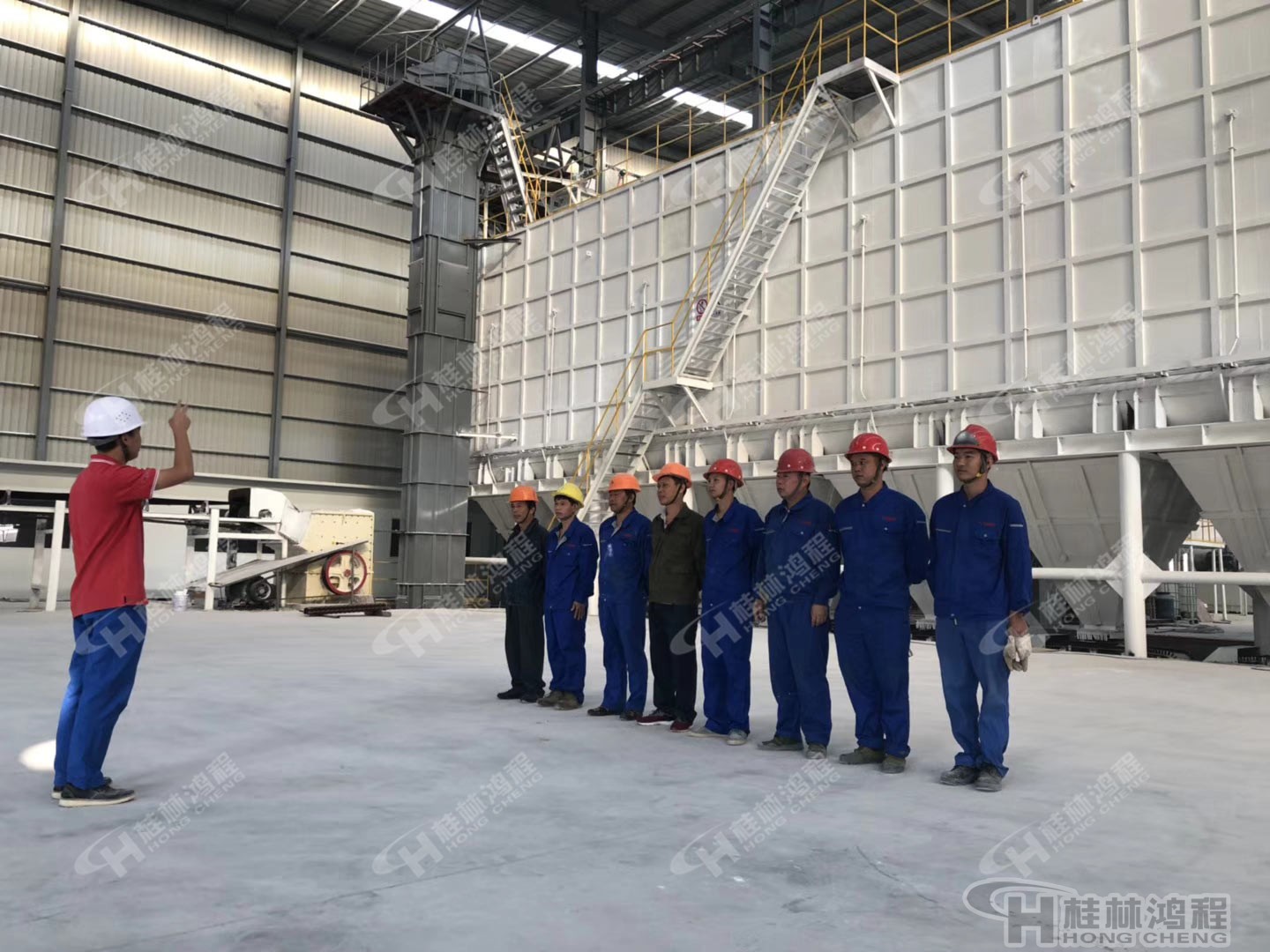 桂林鴻程人造石生產(chǎn)線003號EPC項目總包設(shè)備安裝現(xiàn)場 桂林鴻程人造石生產(chǎn)線003號EPC項目總包設(shè)備安裝現(xiàn)場