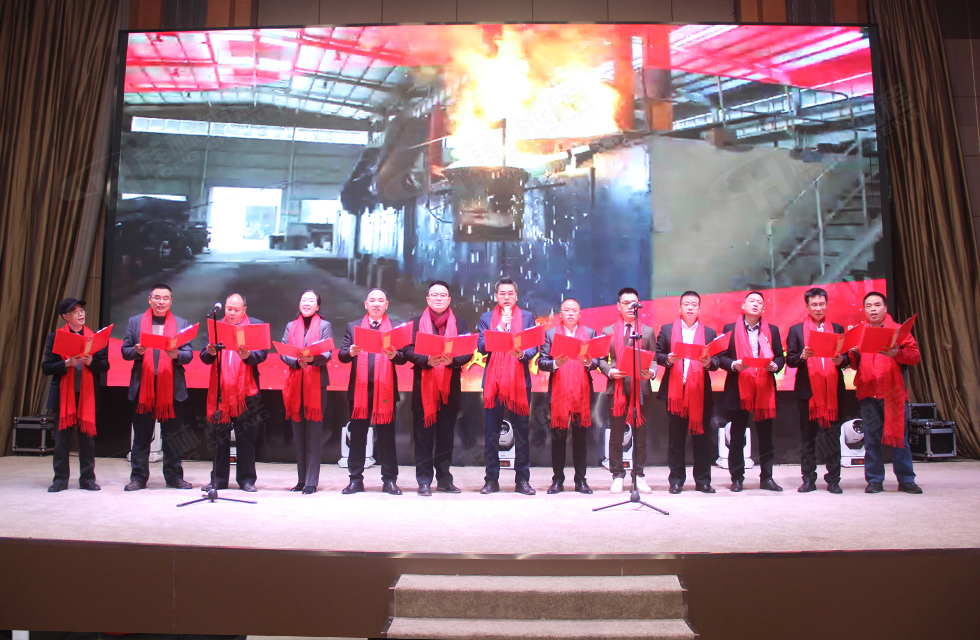 金牛辭舊歲，猛虎迎春來(lái)。搭著歡樂的時(shí)光列車，我們一起歡送碩果累累的2021年，迎來(lái)了嶄新的2022年。1月26日，我們歡聚一堂，在歡聲笑語(yǔ)、載歌載舞中迎接新春，“立足新鴻程開創(chuàng)新局面”桂林鴻程2021年年終總結(jié)表彰會(huì)由此開始！