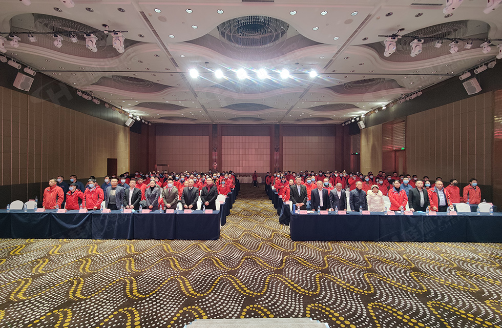 金牛辭舊歲，猛虎迎春來(lái)。搭著歡樂的時(shí)光列車，我們一起歡送碩果累累的2021年，迎來(lái)了嶄新的2022年。1月26日，我們歡聚一堂，在歡聲笑語(yǔ)、載歌載舞中迎接新春，“立足新鴻程開創(chuàng)新局面”桂林鴻程2021年年終總結(jié)表彰會(huì)由此開始！